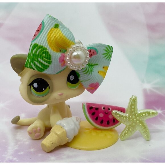 Authentic Littlest Pet Shop # 1074 Cream Gray White Baby Kitten Cat Green Eyes - Picture 1 of 3